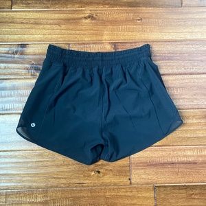 NWOT size 6 Tall Lululemon Hotty Hot 4” shorts